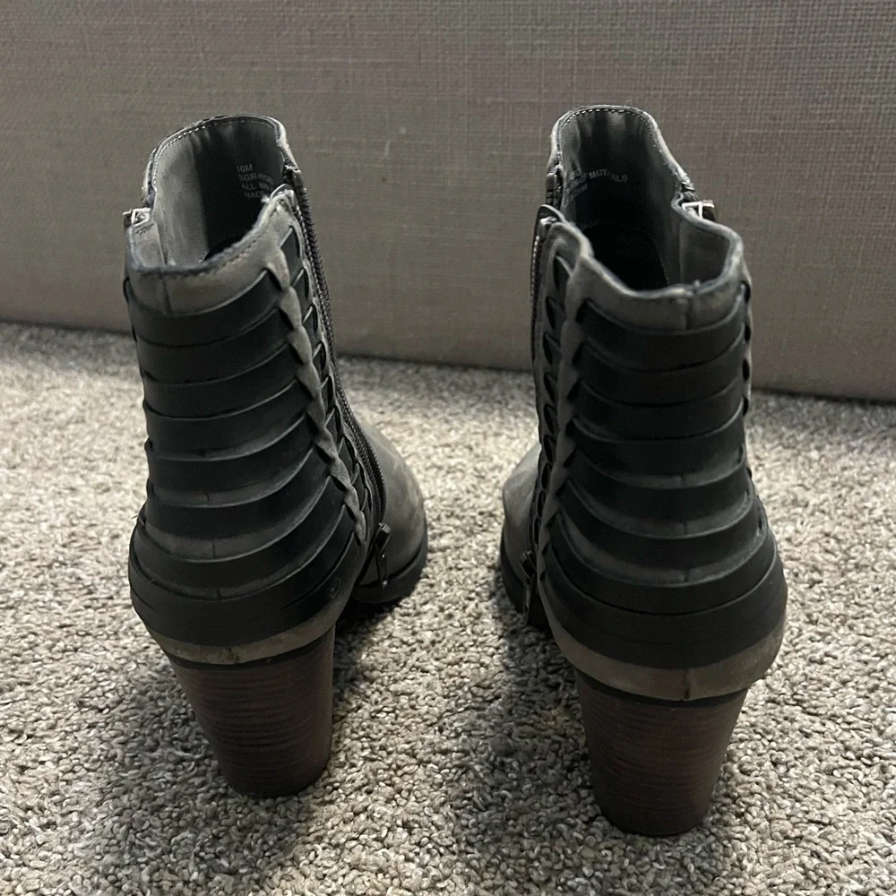 Gray heeled booties size 10 - Picture 2 of 4